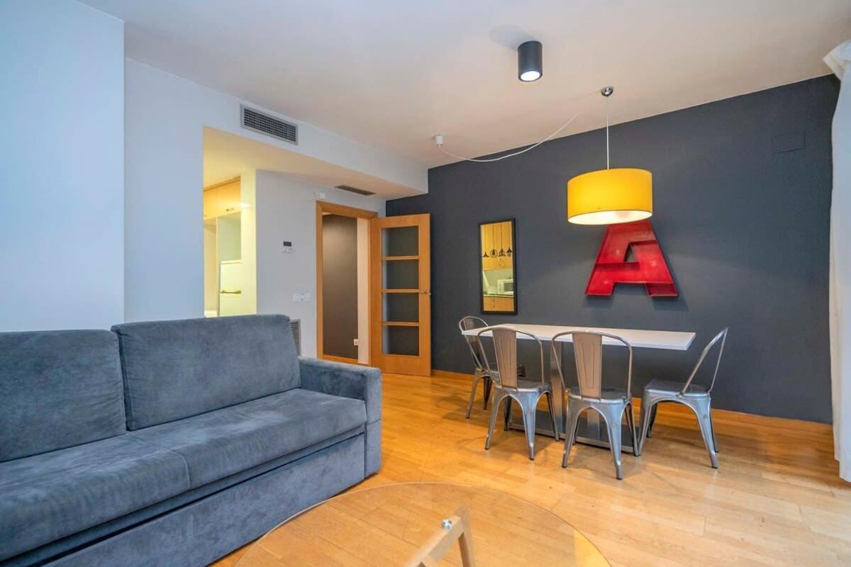 2 Bedroom Duplex Apartment With Balcony 4-3 Барселона Екстериор снимка