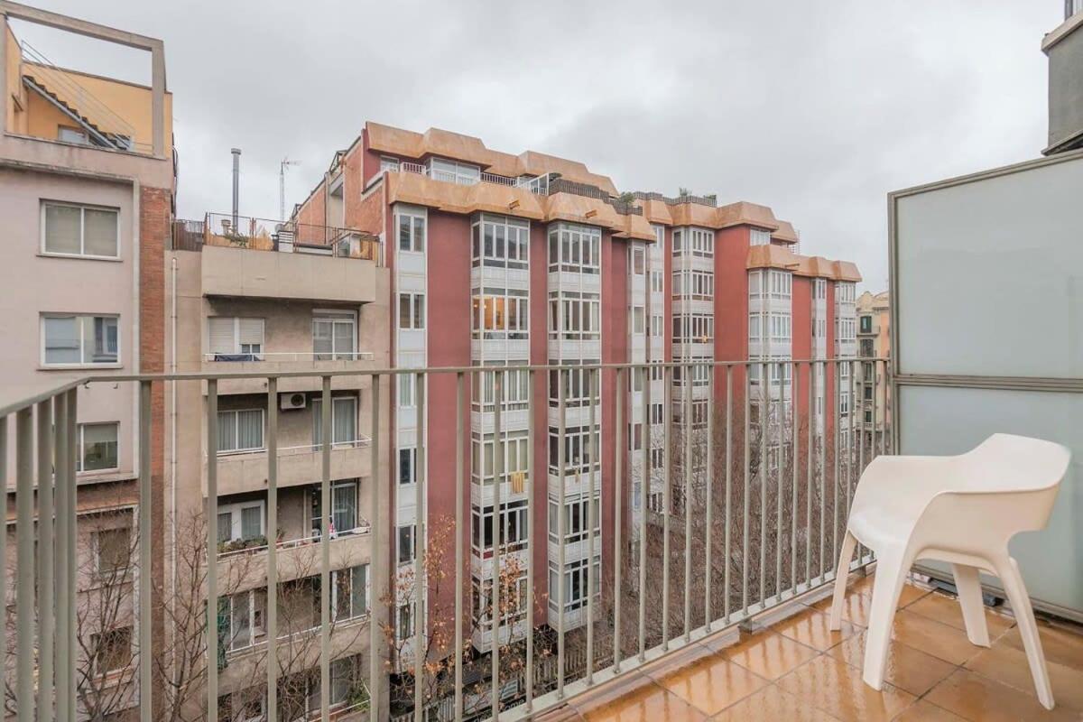 2 Bedroom Duplex Apartment With Balcony 4-3 Барселона Екстериор снимка