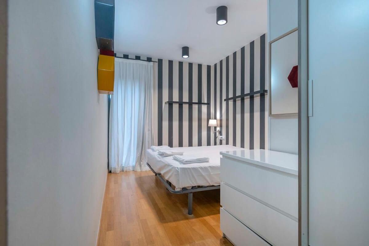 2 Bedroom Duplex Apartment With Balcony 4-3 Барселона Екстериор снимка