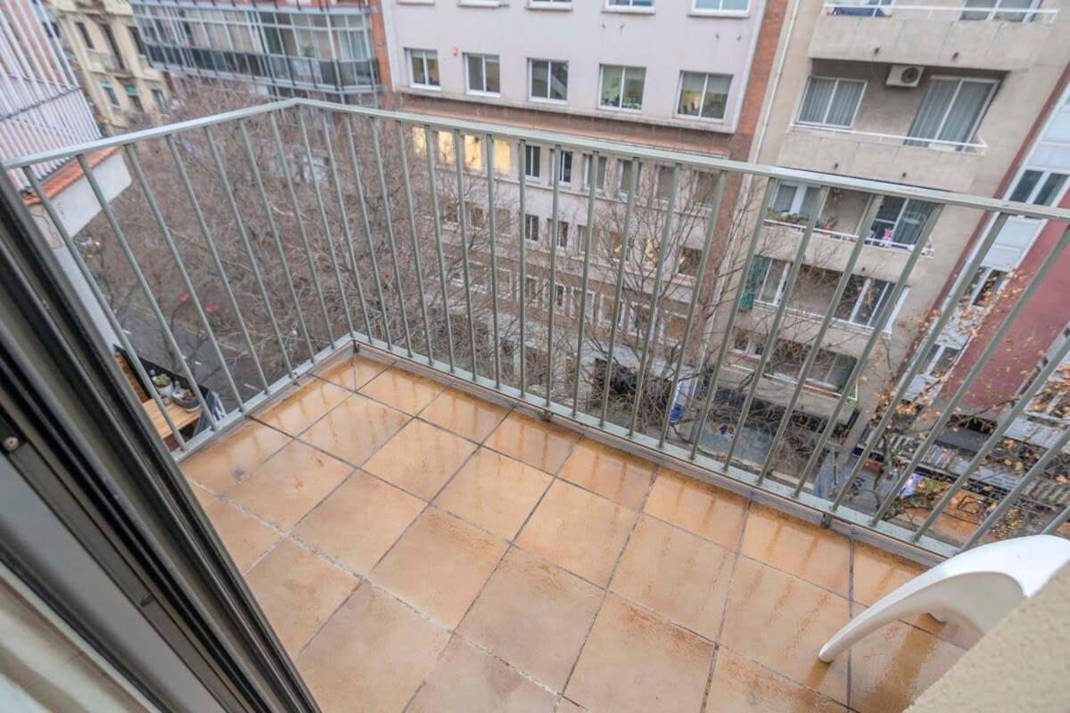 2 Bedroom Duplex Apartment With Balcony 4-3 Барселона Екстериор снимка