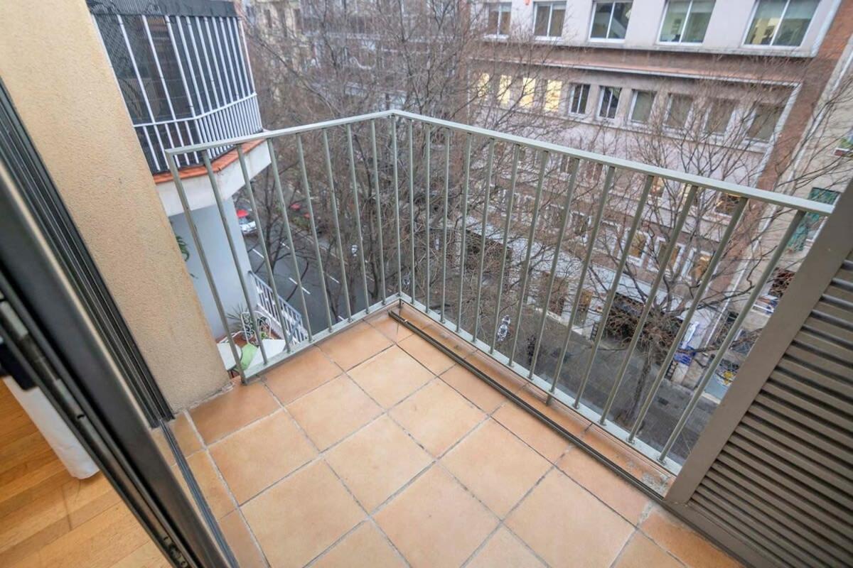 2 Bedroom Duplex Apartment With Balcony 4-3 Барселона Екстериор снимка